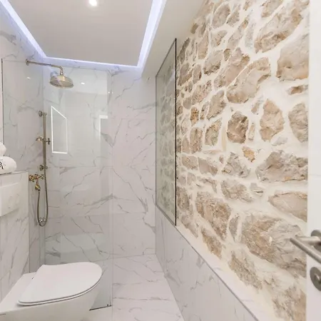 Apartment 10 Heritage *