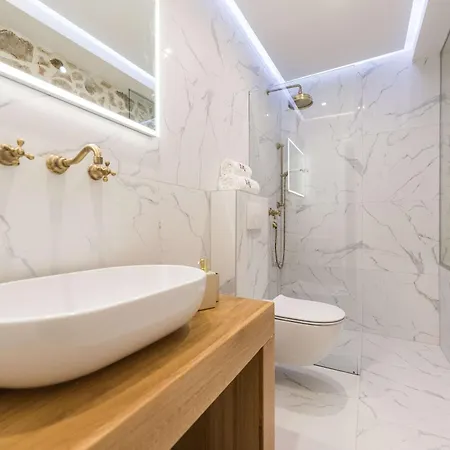 Apartment 10 Heritage *