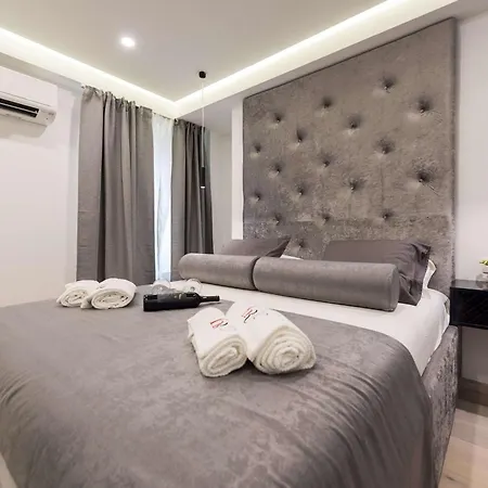 10 Heritage Apartment *