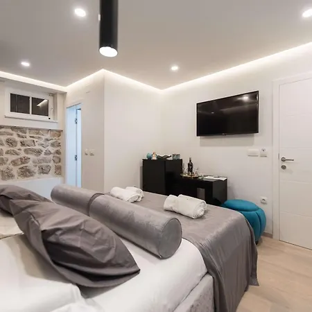 10 Heritage Apartment